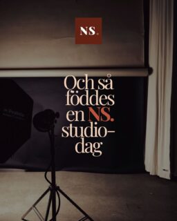 🇸🇪 Baserat på era önskemål planerar jag nu en porträttfokuserad studiodag i Helsingfors. Kortare tider, specialpris och en avslappnad känsla. 📸✨

⏱️30 minuters bokning - 76 € inkl. moms (60,56 € moms 0%)
→ 🌟 1 retuscherat foto, välj 1–2 bakgrunder

⏱️60 minuters bokning - 139 € inkl. moms (110,76 € moms 0%)
→ 🌟🌟🌟 3 retuscherade foton, välj 1–3 bakgrunder

📸 Ytterligare foton: 29,99 € / st. inkl. moms (23,90 € moms 0%)

3–4 bakgrundsalternativ kommer att finnas att välja mellan ✨

Nästa steg är att bestämma datum! 🫡 😎
🙏 Om du är intresserad, lämna en kommentar eller skicka ett meddelande till mig.

Igår gjorde jag ett nytt inlägg om datumalternativen, så gå in och rösta där! 😎✌️
