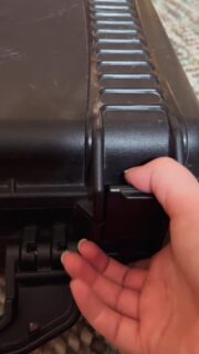 🇫🇮 Uusi kamera testissä. 👀

Vuokrasin tämän Hasselbladin eiliseen yrityskuvaukseen Esplanadilla ja nyt vähän jännittää…
Entä jos ihastun liikaa?

Testataan ensin muutamassa kuvauksessa.
Sitten katsotaan, päätyykö tämä pysyvästi osaksi kalustoa. 📷

🇬🇧 New camera on test. 👀

I rented this Hasselblad for yesterday’s corporate shoot at an office on Esplanadi… and now I’m a little nervous.
What if I fall in love?

First I’m testing it at few shoots.
Then we’ll see if it becomes a permanent part of the kit. 📷

🇸🇪 Ny kamera i test. 👀

Jag hyrde den här Hasselbladen till gårdagens företagsfotografering på Esplanaden… och nu är jag lite nervös.
Tänk om jag blir för förtjust?

Först några testfotograferingar.
Sen får vi se om den blir en permanent del av utrustningen. 📷

#nytstudioon #valokuvaaja #helsinki #yrityskuvaus #corporatephotoshoot